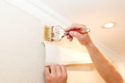 Pose de papier peint à Drap — revêtements muraux et toiles de verre
